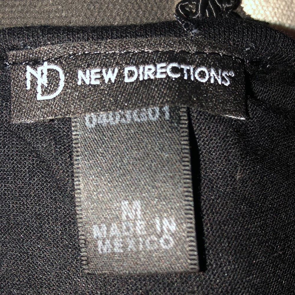 New Directions Ruffle Front Top - M💕 - Picture 7 of 7